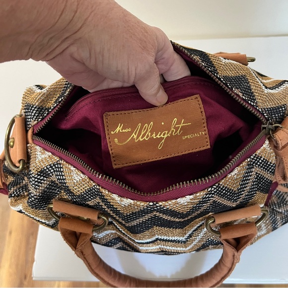 Purse, Miss Albright, black/tan/white chevron pattern, leather trim, EUC!! - Picture 8 of 14